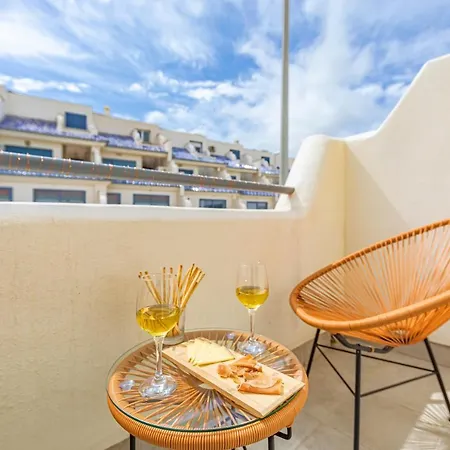 At 350m, Pool, Chillout Patio And Fibre Wifi *