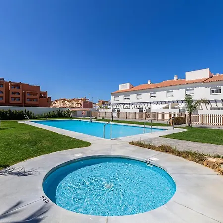At 350m, Pool, Chillout Patio And Fibre Wifi *