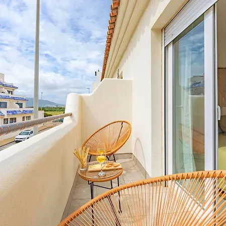 At 350m, Pool, Chillout Patio And Fibre Wifi Apartment *