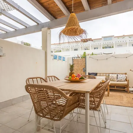 At 350m, Pool, Chillout Patio And Fibre Wifi Apartment