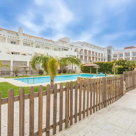 At 350m, Pool, Chillout Patio And Fibre Wifi Apartment *